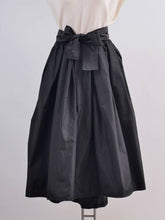 Load image into Gallery viewer, Cecile Wang taffeta skirt (one size)
