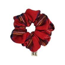 Load image into Gallery viewer, Heirlooms plaid scrunchy
