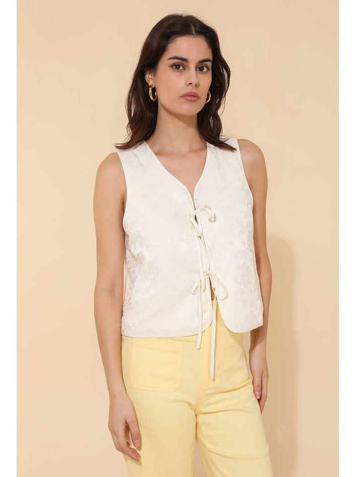 Daphnea white daisy vest  (SZ S-M)